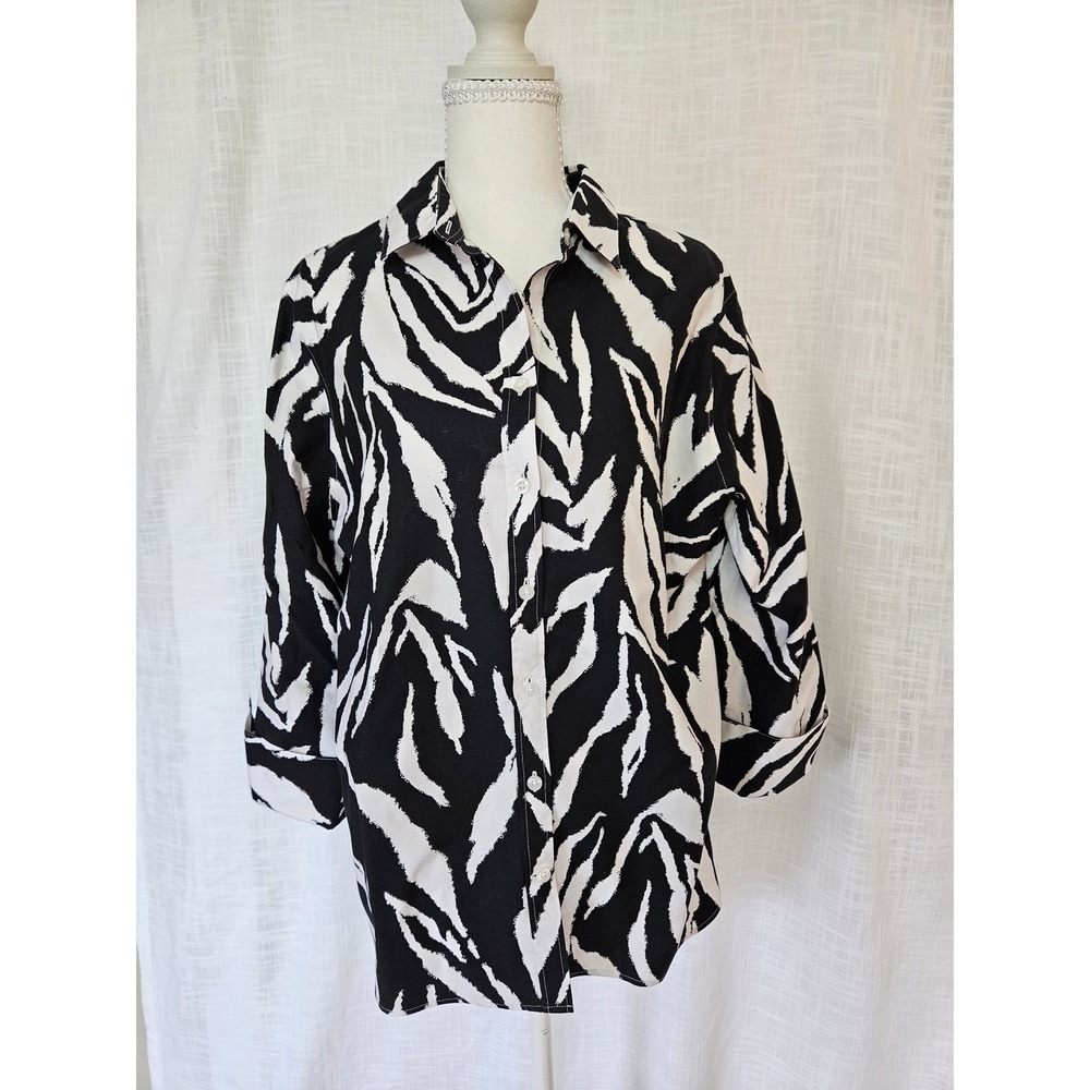 Chico's Button Down Shirt Women 14 Black White Animal Print Office Layering Chic